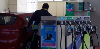 Gasolina y diésel encadenan cinco semanas de bajadas y llegan al verano en mínimos de 2026