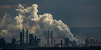 España defiende un mercado europeo de CO2 exigente y más ayudas a la industria