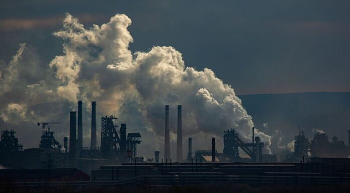 España defiende un mercado europeo de CO2 exigente y más ayudas a la industria