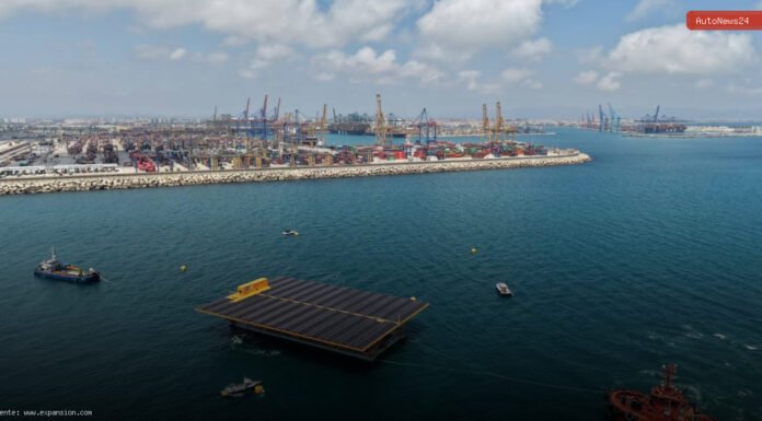 Puerto de Valencia instala la primera plataforma solar marina de España